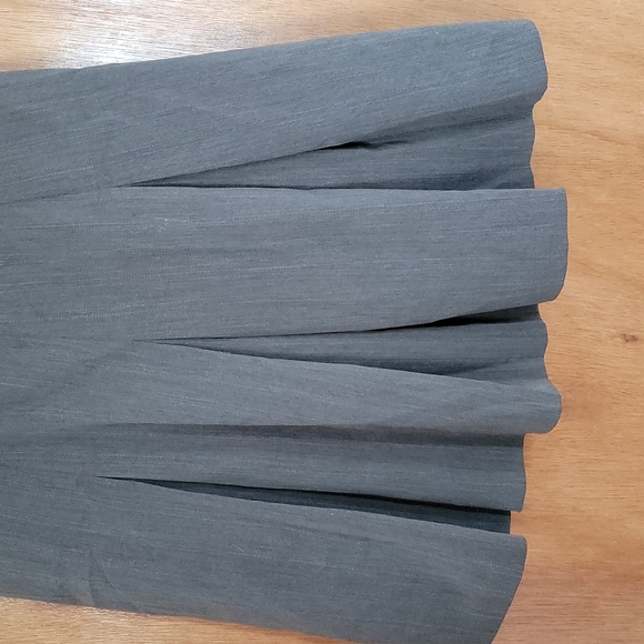 Hillard and Hanson Size 12 Pleated Skirt - Picture 2 of 10